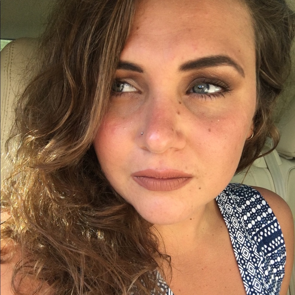 Meet your Posher, Lily